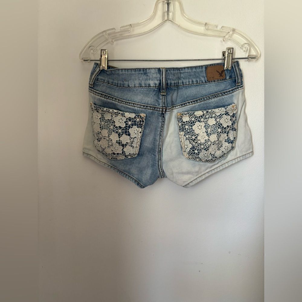 American Eagle Outfitters Shortie Denim Shorts Lace Applique Size 2 Light Blue - Picture 7 of 8